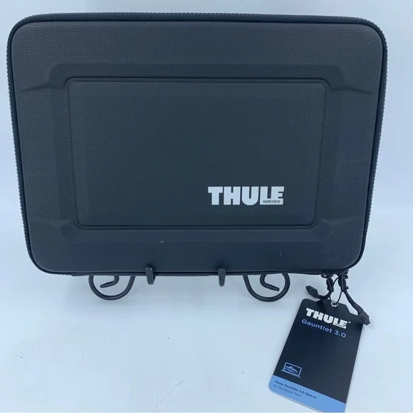 Thule Sweden gauntlet 3.0 sleeve FITS 13 inch MacBook Pro black NEW - Picture 1 of 10